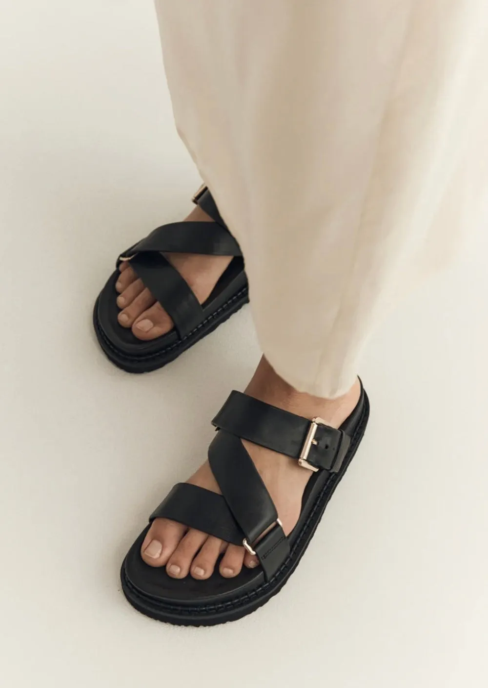 Aki Slide Black